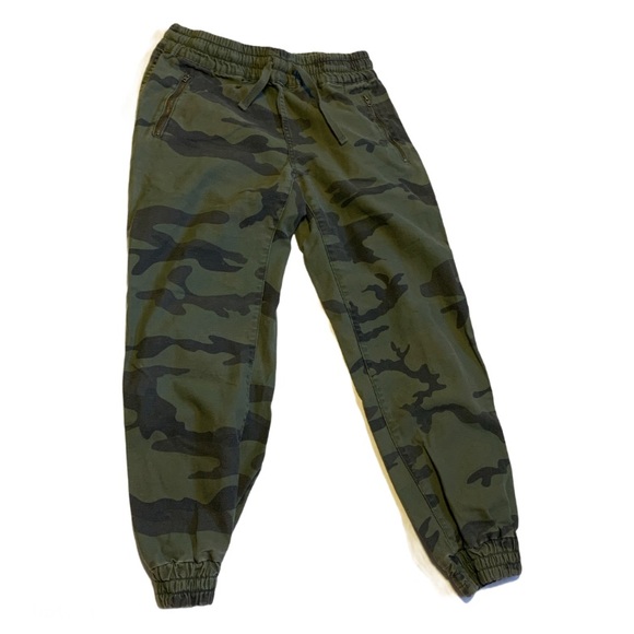 Aritzia Pants - Aritzia TNA Camouflage Pants - Women’s Size Small